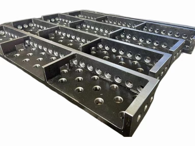 Cad a Dhéanann an Tábla Táthú is Fearr Cruach Barr nó Iarann ​​Teilgthe